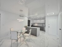 Building Photo - 2500 Parkview Dr