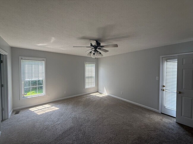 Building Photo - Great Location - Great Neighborhood - Grea...