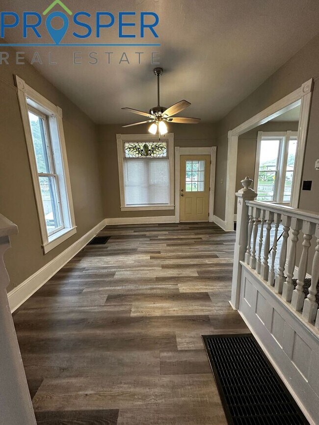 Building Photo - Charming 4 Bedroom House on Earl Street - Available June 2026