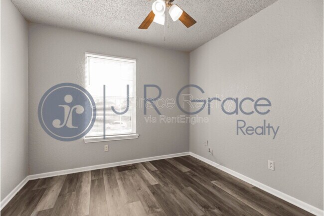 Building Photo - 1304 Chapel Creek Rd