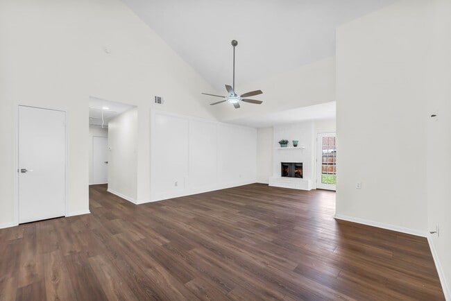 Building Photo - 8206 Willow Forest Dr