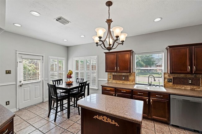 Building Photo - 8910 Starlamp Ln