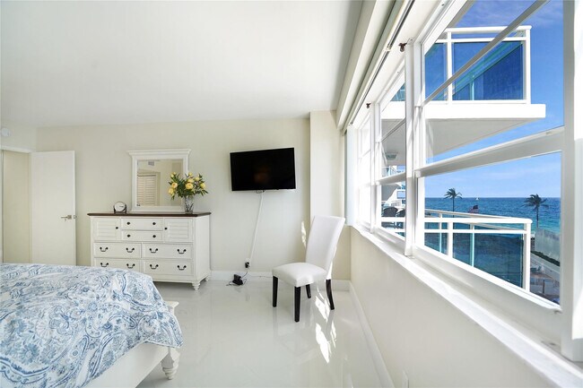 Building Photo - 3430 Galt Ocean Dr