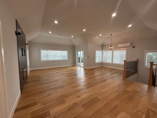 Building Photo - Newer Construction 2,500 Square Foot 3 Bedroom 2.5 Bathroom Fountaingrove House