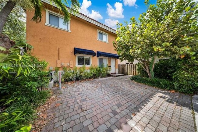 Building Photo - 2814 SW 27th St