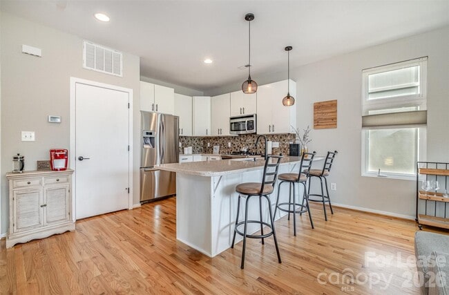 Building Photo - 925 Westbrook Dr