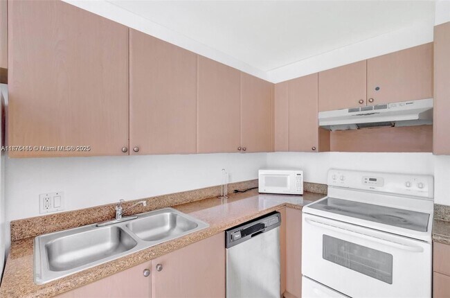 Building Photo - 2280 SW 32nd Ave