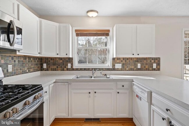 Building Photo - 21443 Hillary Ct