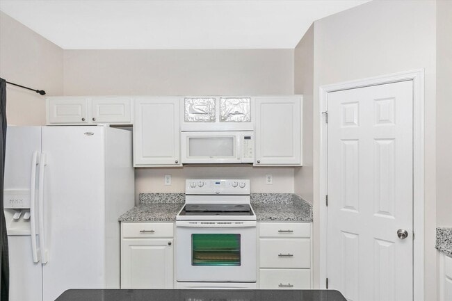 Building Photo - Twin Arch