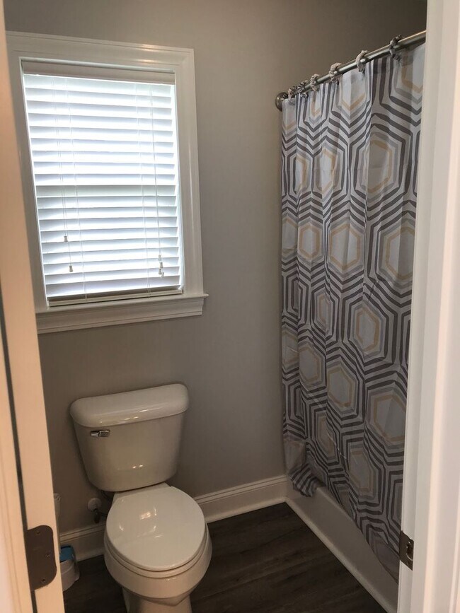 Building Photo - Beautiful Home in Indian Hills