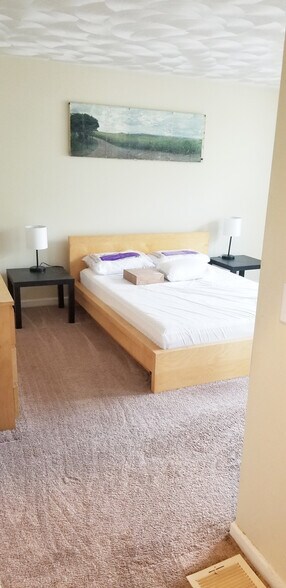 Building Photo - 8 Slocum St