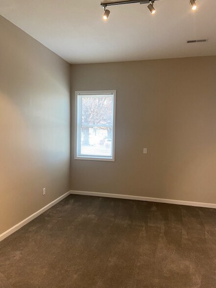 Building Photo - 2201 Westdale Rd
