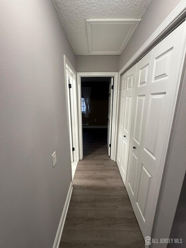 Building Photo - 572B Nutley Dr