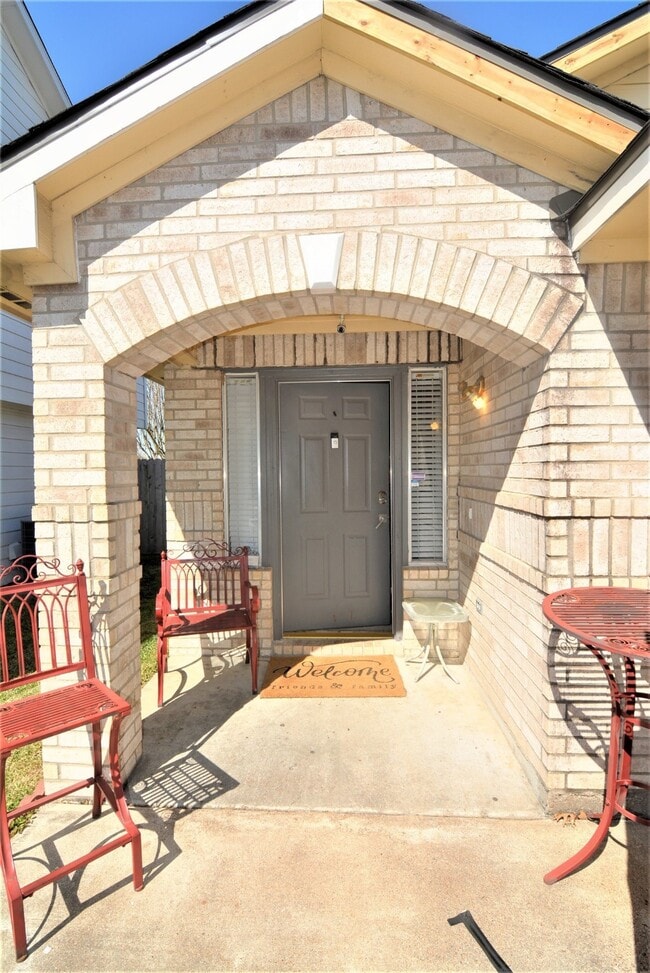 Building Photo - 7423 River Pines Dr