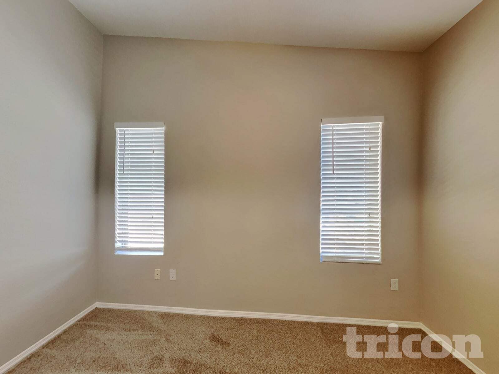 Building Photo - 16825 N 14th St