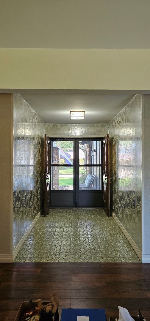 Building Photo - Contemporary Ranch in a beautiful, quiet s...