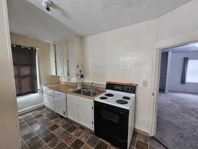 Building Photo - 2004 Adams Ave