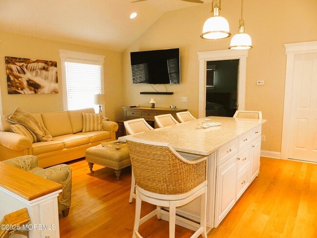 Building Photo - 203 5th Ave