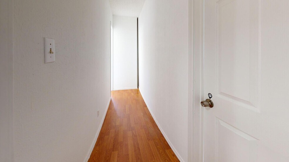 Building Photo - 1009 High Point Rd