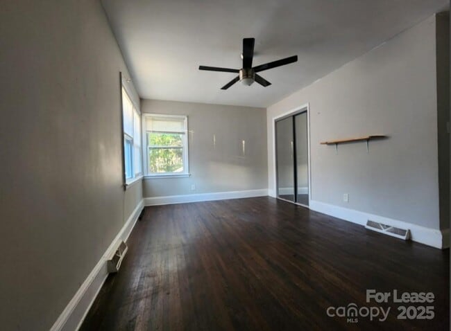 Building Photo - 3337 Eastway Dr