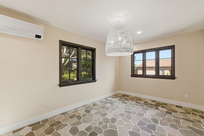 Building Photo - 3608 Wilshire Terrace