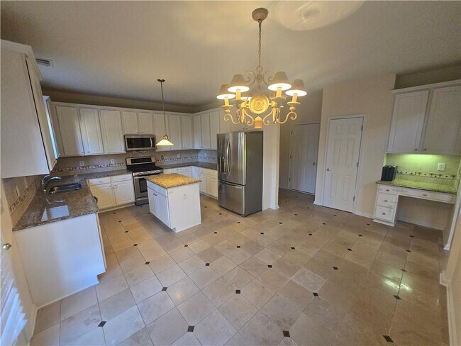 Building Photo - 2206 Creekway Dr