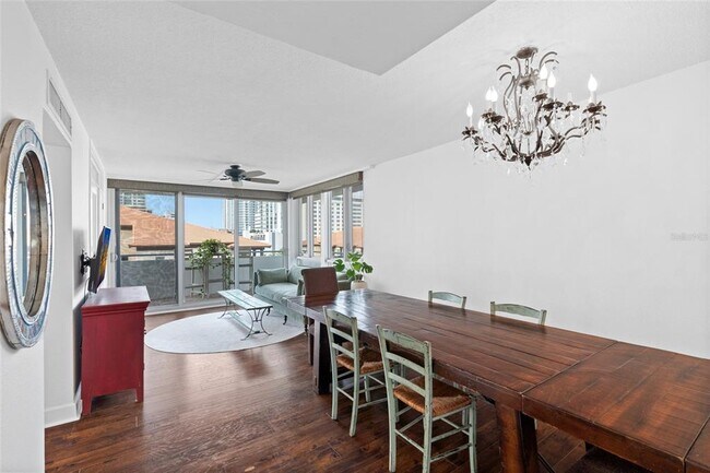Building Photo - 470 3rd St S
