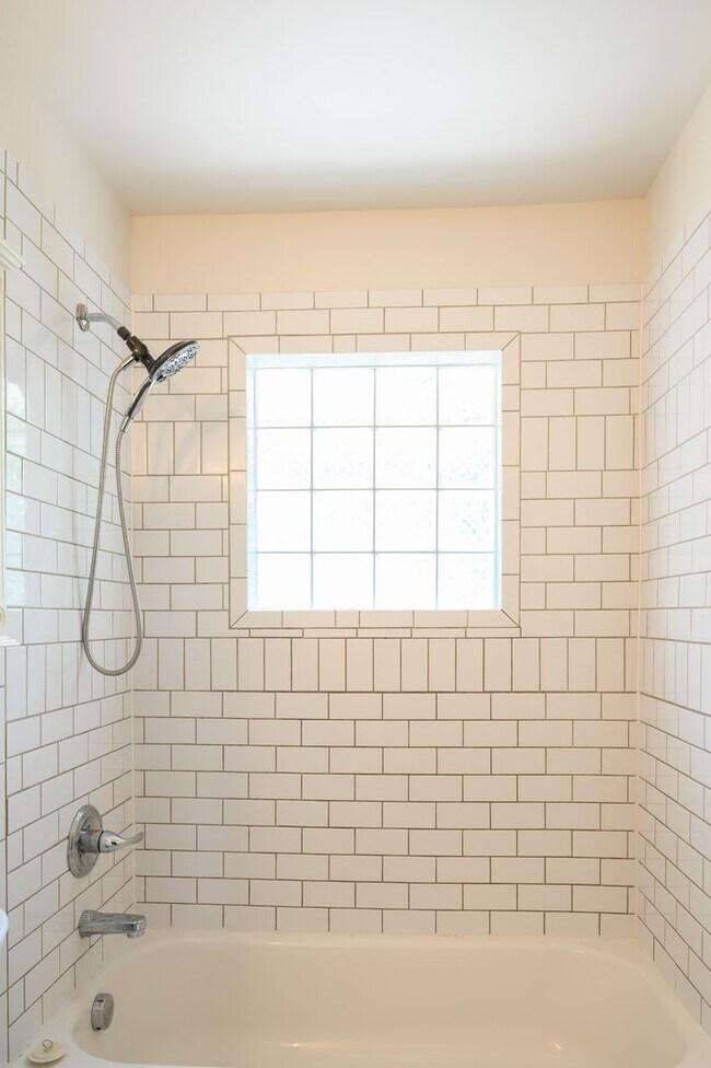 Building Photo - **REMODELED EAST NASHVILLE BUNGALOW IN HIG...