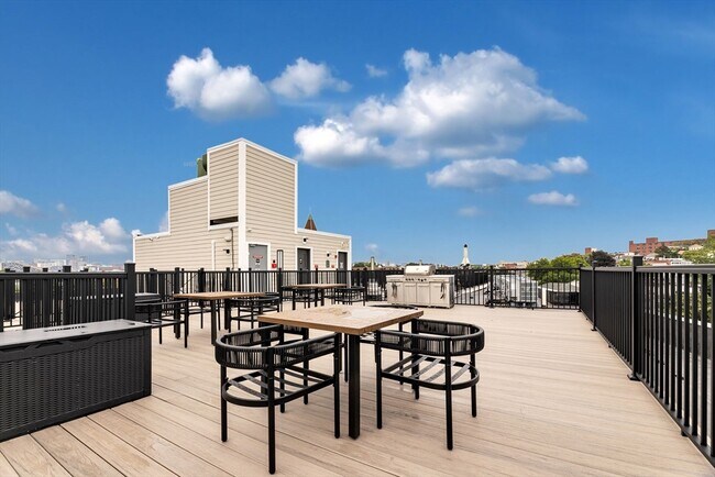 Building Photo - 256 Dorchester St