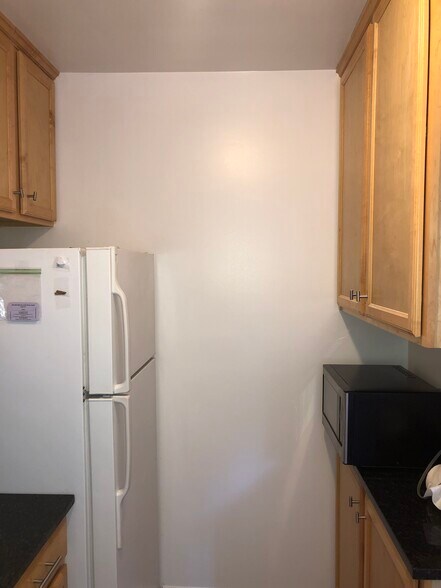 Kitchen (right side) - 1600 S Barton St