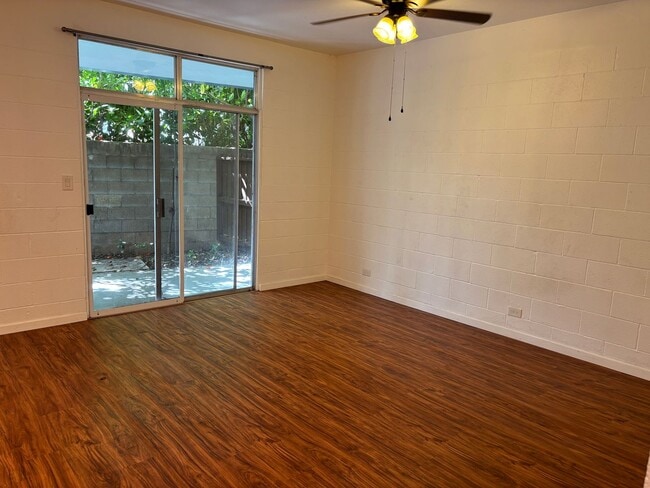 Building Photo - Moiliili/University - Date St - 3 Bdrm/1.5...