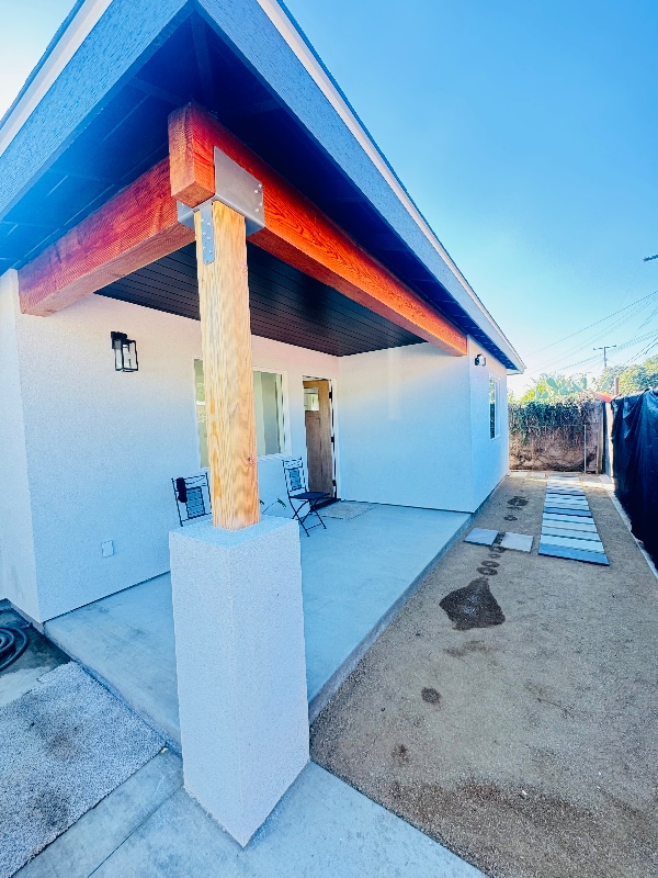 Building Photo - 889 W 8th St