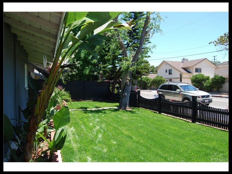 Building Photo - 184 E 19th St