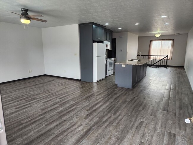 Building Photo - Two bedroom two bathroom Duplex