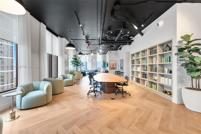 Building Photo - 121 NE 5th St