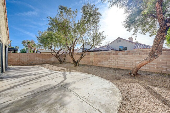 Building Photo - 3 bedroom single story in Henderson!