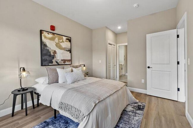 Building Photo - Richmond