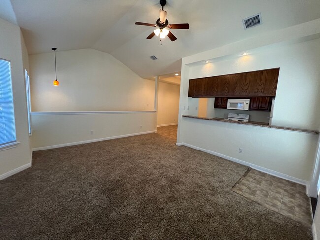 Building Photo - Large Deck off Living Room / Fridge Includ...