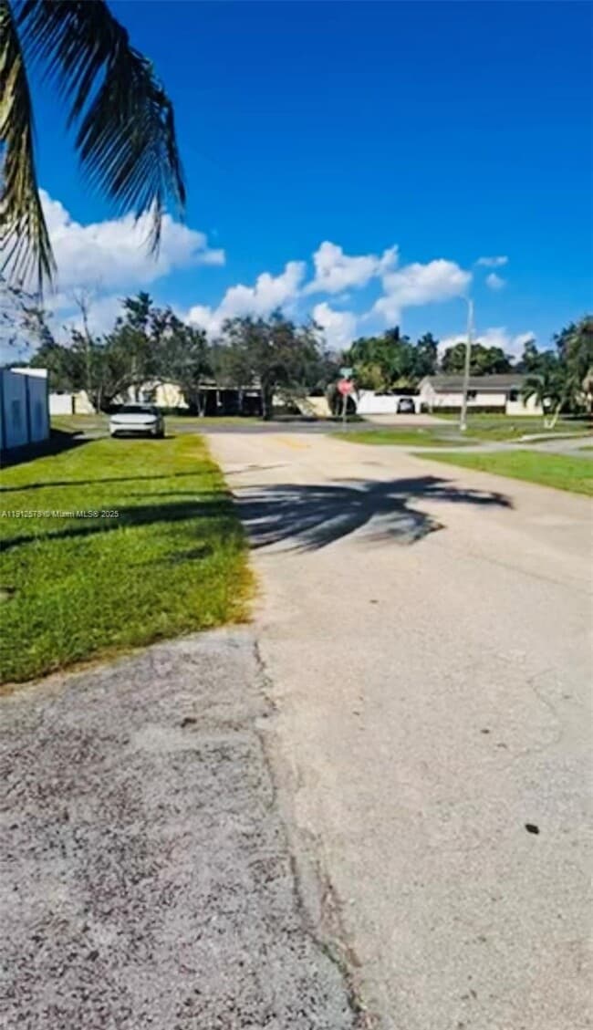 Building Photo - 16020 SW 98th Ct