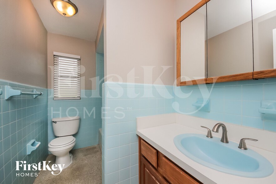 Building Photo - 504 St Dunstan Way