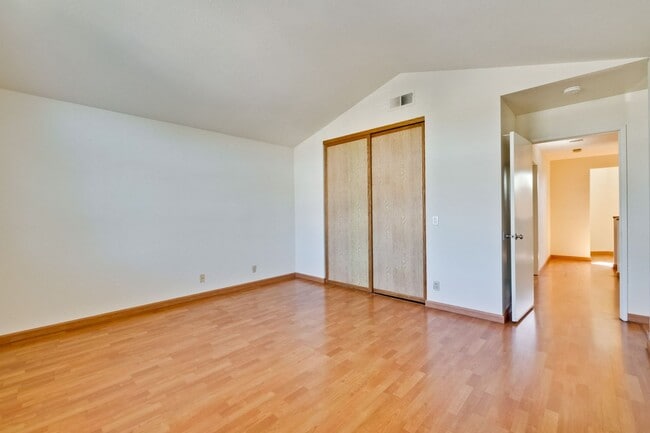 Building Photo - Hardwood Floors- A/C- Full Bedroom and Bath on First Floor: Fresh Paint