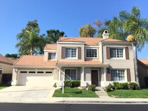 Building Photo - Beautiful 4 Bedroom, 2.5 Bath Single Famil...