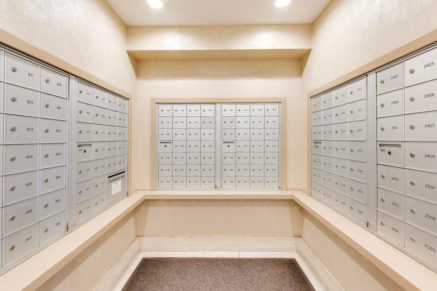 Building Photo - 70 W Burton Pl