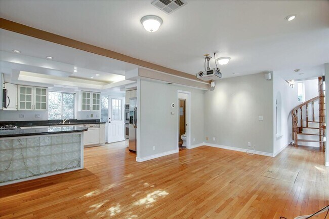 Building Photo - 8527 Wonderland Ave