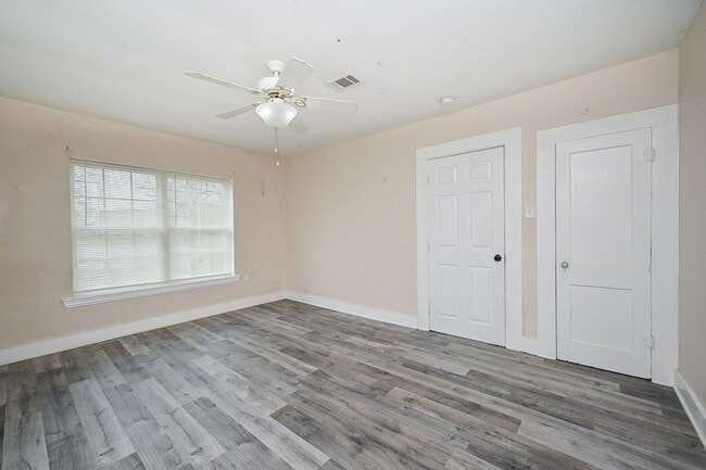 Building Photo - 416 N Houston Ave