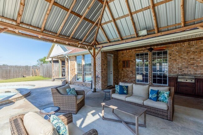 Building Photo - 665 Winchester Dr