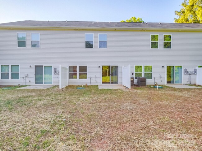Building Photo - 916 S Battleground Ave