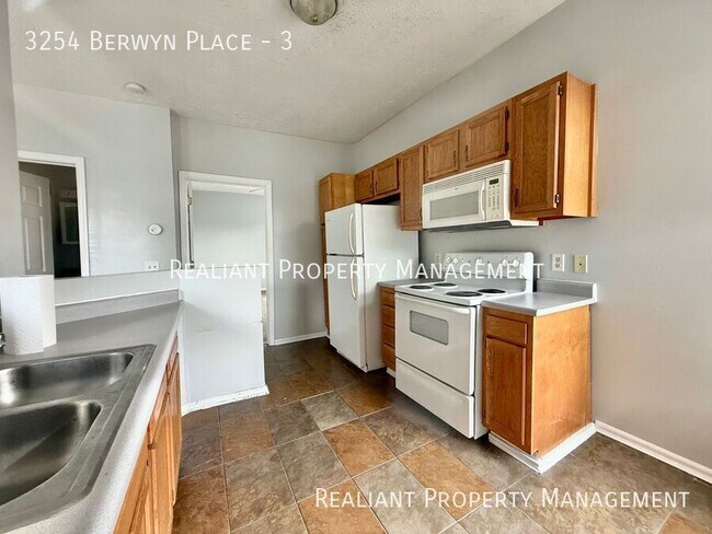 Building Photo - 3254 Berwyn Pl