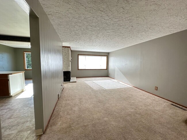 Building Photo - Northwest Area 3 Bedroom 2 Bath Rancher