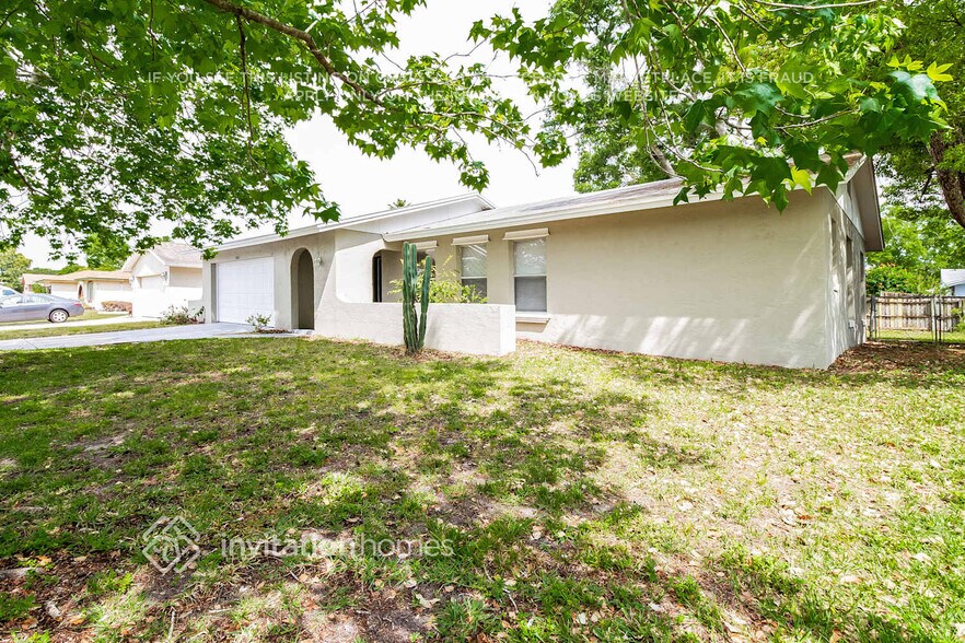 Primary Photo - 1542 Canterbury Cir
